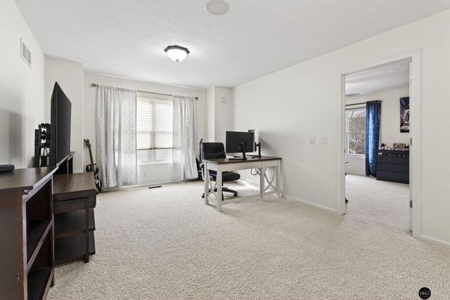 1802 Fox Run Drive, Papillion, NE 68046