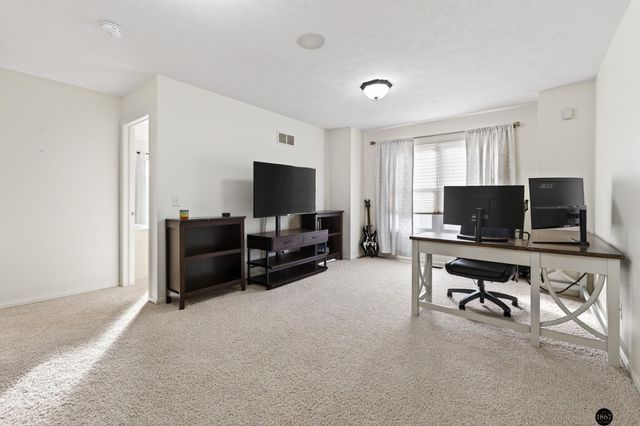 1802 Fox Run Drive, Papillion, NE 68046