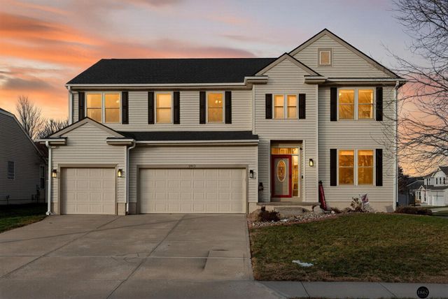 1802 Fox Run Drive, Papillion, NE 68046
