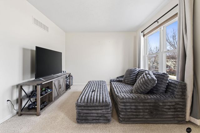 1802 Fox Run Drive, Papillion, NE 68046