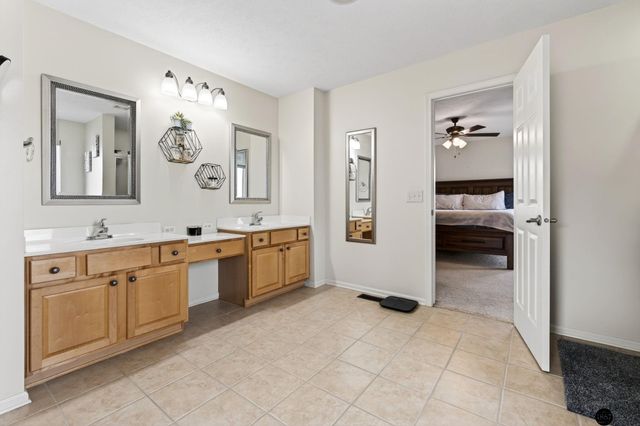 1802 Fox Run Drive, Papillion, NE 68046