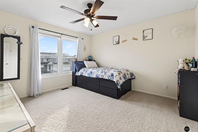 1802 Fox Run Drive, Papillion, NE 68046