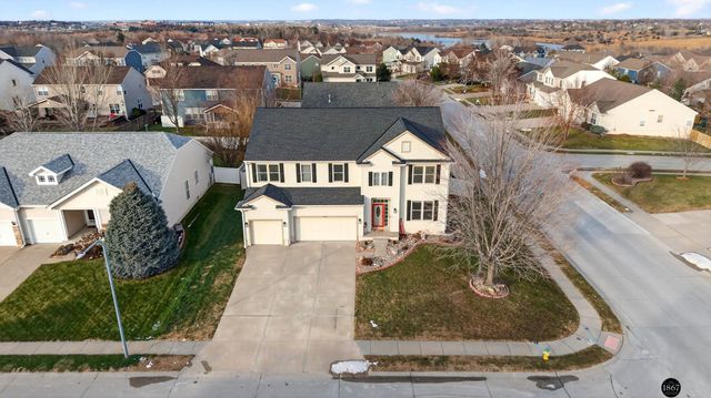 1802 Fox Run Drive, Papillion, NE 68046