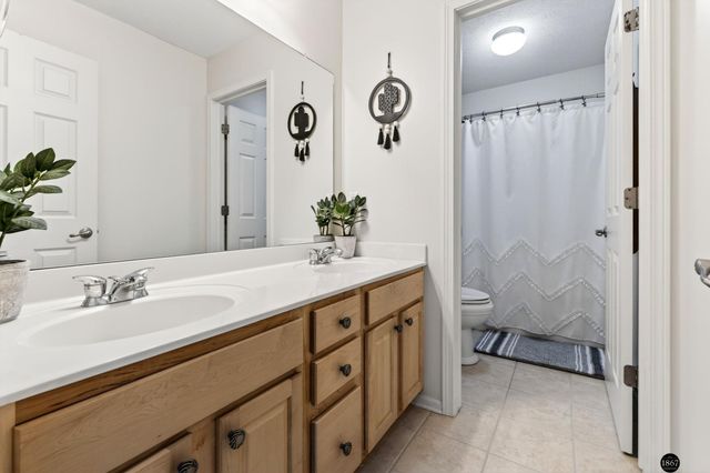 1802 Fox Run Drive, Papillion, NE 68046