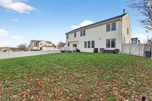 1802 Fox Run Drive, Papillion, NE 68046