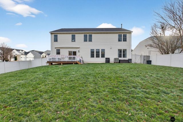 1802 Fox Run Drive, Papillion, NE 68046