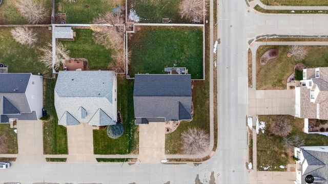 1802 Fox Run Drive, Papillion, NE 68046