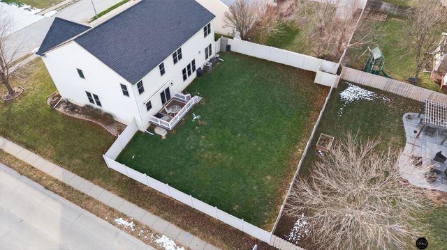 1802 Fox Run Drive, Papillion, NE 68046