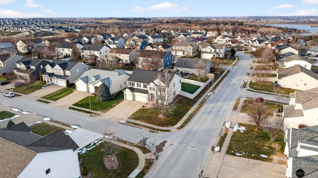 1802 Fox Run Drive, Papillion, NE 68046