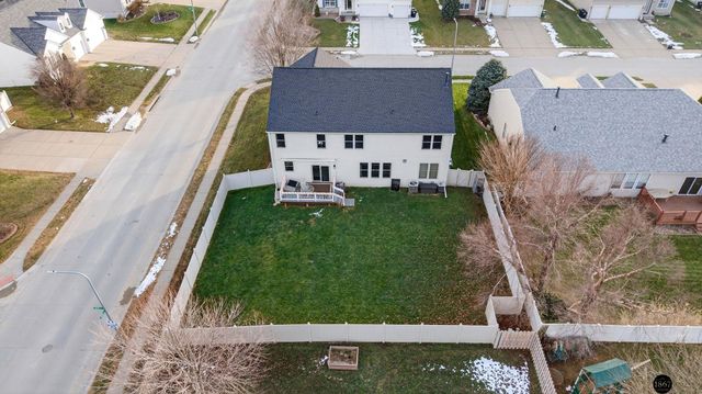 1802 Fox Run Drive, Papillion, NE 68046