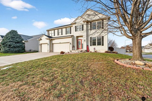 1802 Fox Run Drive, Papillion, NE 68046