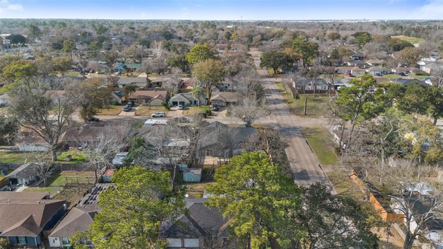 6403 Acorn Forest Drive, Houston, TX 77088