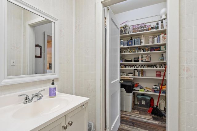 158 Fairhaven Rd, Worcester, MA 01606