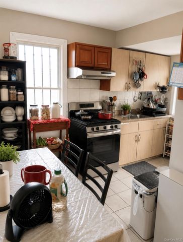 188-42 Woodhull Avenue, Hollis, NY 11423