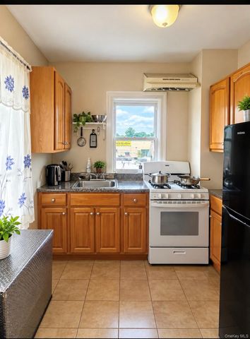 188-42 Woodhull Avenue, Hollis, NY 11423