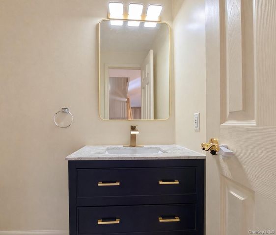 241 Tamerisk Lane, New Windsor, NY 12553