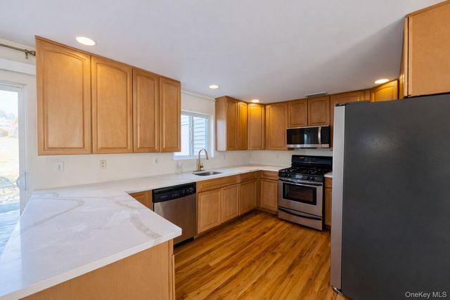 241 Tamerisk Lane, New Windsor, NY 12553