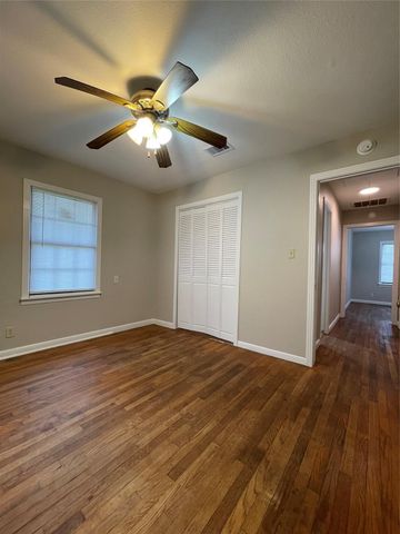 1941 N Avenue H, Freeport, TX 77541