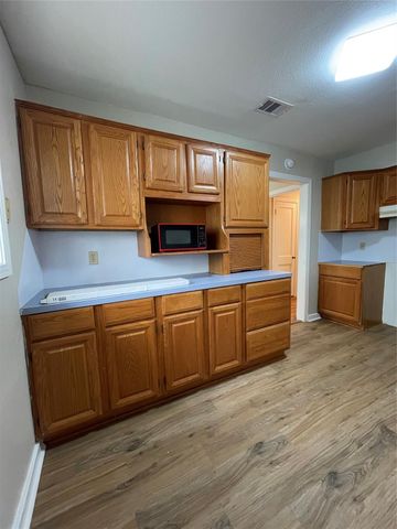 1941 N Avenue H, Freeport, TX 77541