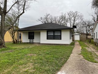 1941 N Avenue H, Freeport, TX 77541