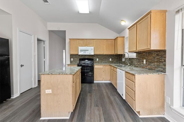 806 Kalanchoe Court, College Station, TX 77840