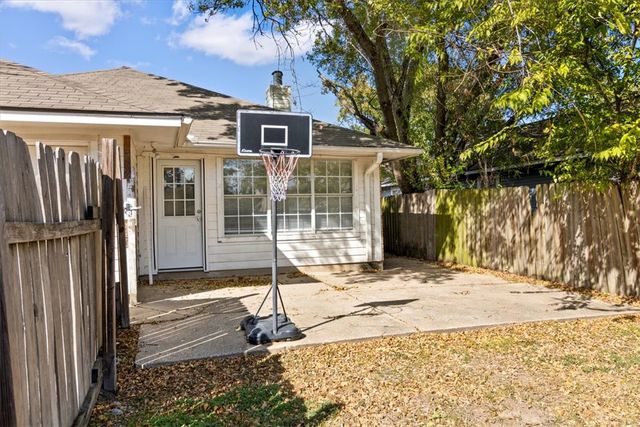 806 Kalanchoe Court, College Station, TX 77840