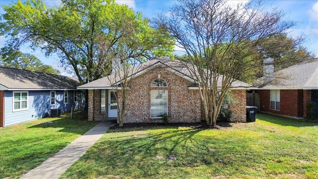 806 Kalanchoe Court, College Station, TX 77840