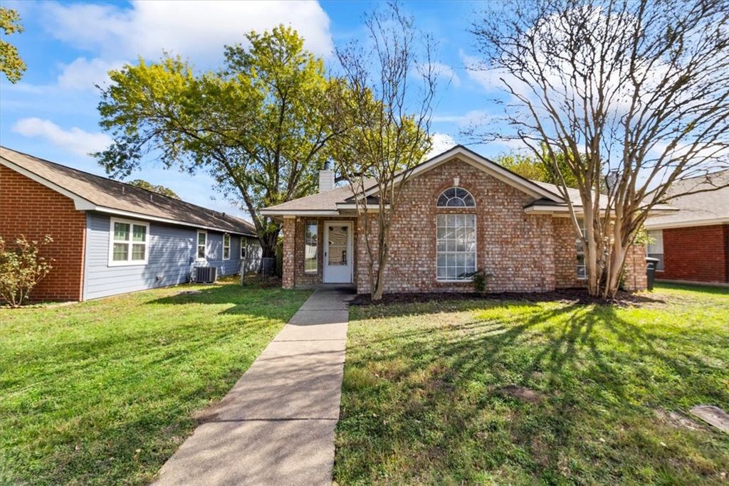806 Kalanchoe Court, College Station, TX 77840