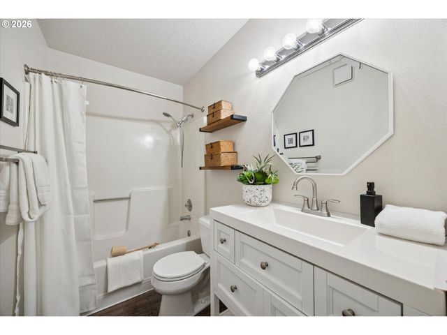 1441 Sw CLAY St 210, Portland, OR 97201