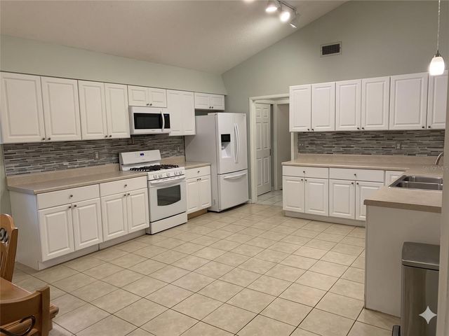3 ELIZABETH DRIVE E, Palm Coast, FL 32137
