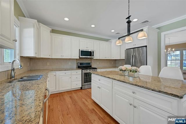 1 Lindy Place, Old Tappan, NJ 07675