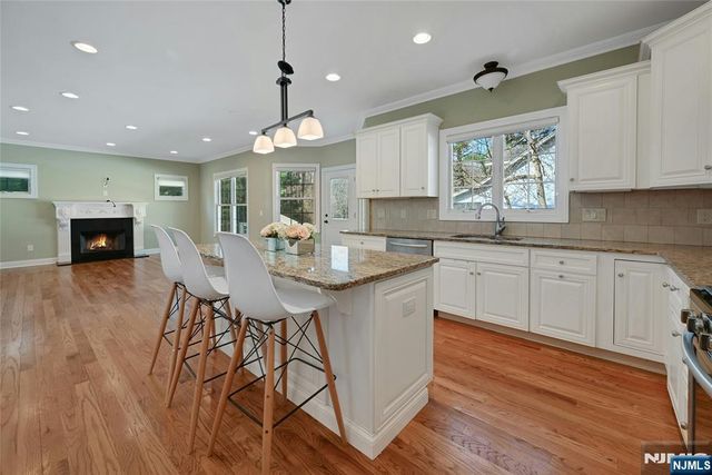 1 Lindy Place, Old Tappan, NJ 07675