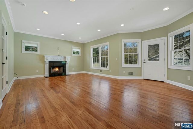 1 Lindy Place, Old Tappan, NJ 07675