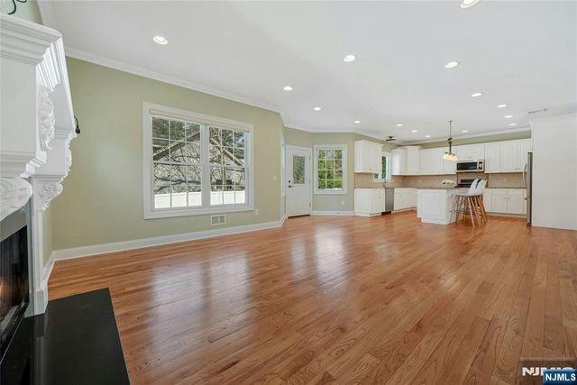 1 Lindy Place, Old Tappan, NJ 07675