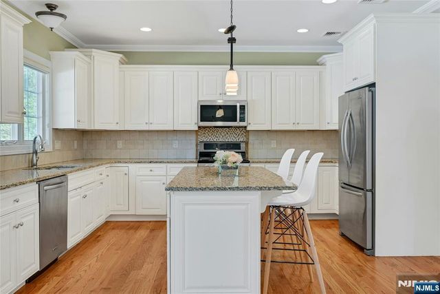 1 Lindy Place, Old Tappan, NJ 07675