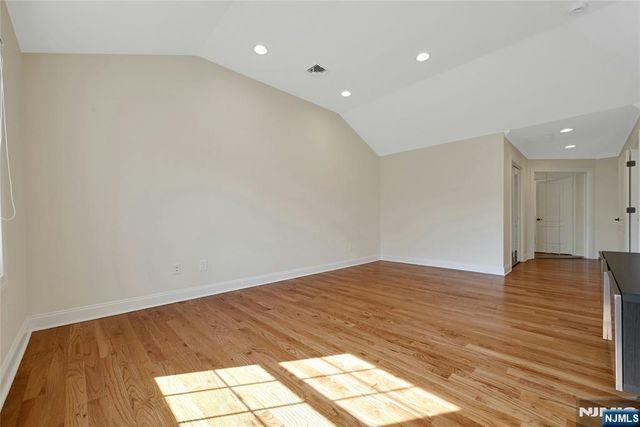 1 Lindy Place, Old Tappan, NJ 07675