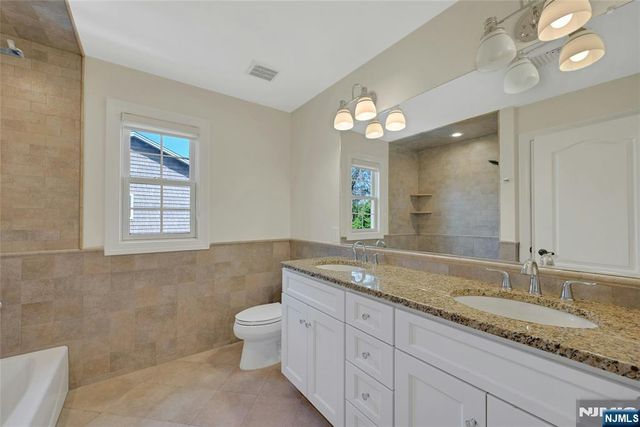 1 Lindy Place, Old Tappan, NJ 07675