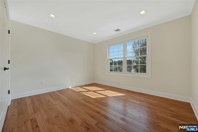 1 Lindy Place, Old Tappan, NJ 07675