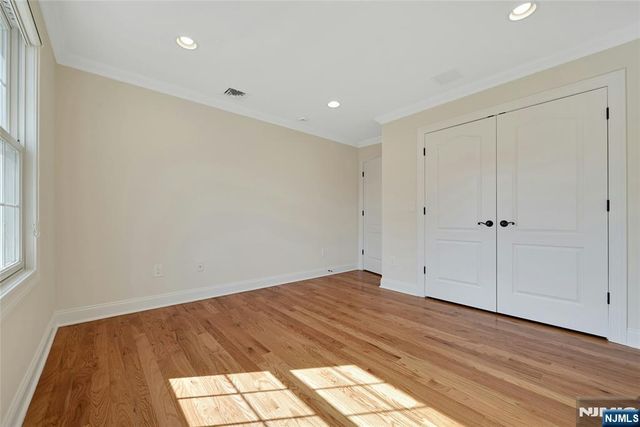 1 Lindy Place, Old Tappan, NJ 07675