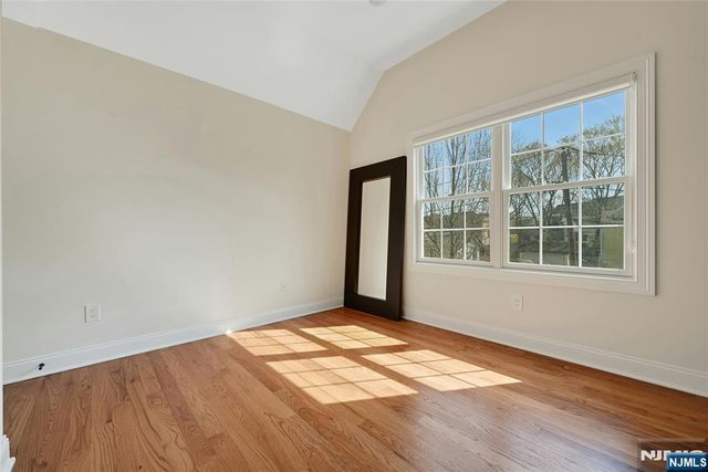 1 Lindy Place, Old Tappan, NJ 07675