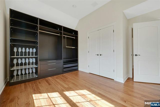 1 Lindy Place, Old Tappan, NJ 07675