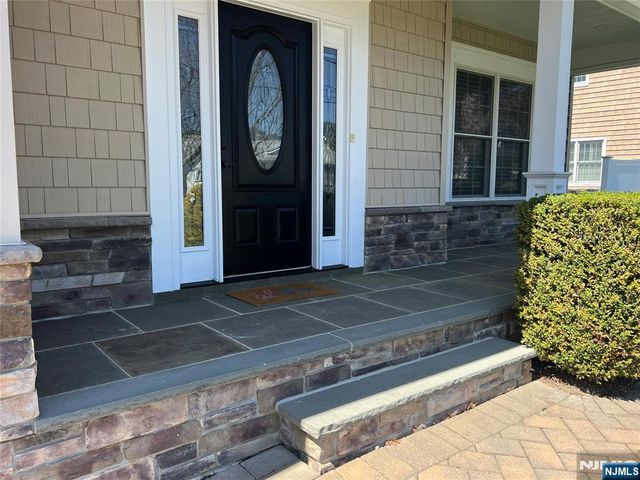 1 Lindy Place, Old Tappan, NJ 07675