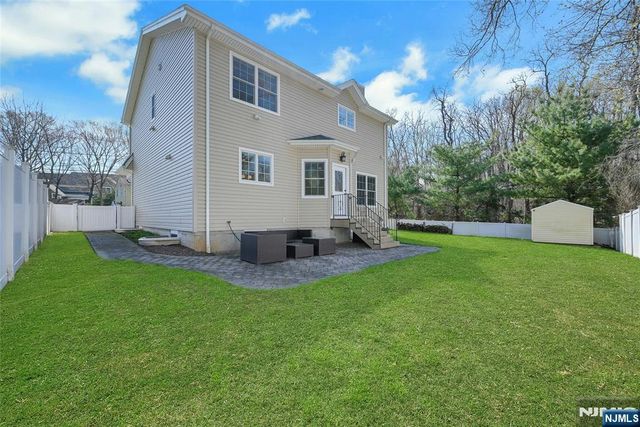 1 Lindy Place, Old Tappan, NJ 07675