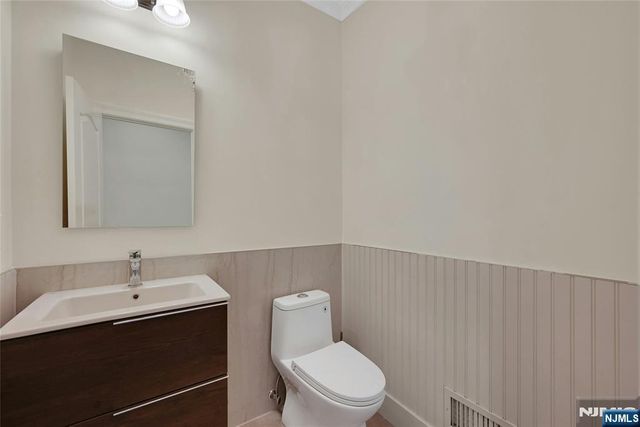 1 Lindy Place, Old Tappan, NJ 07675