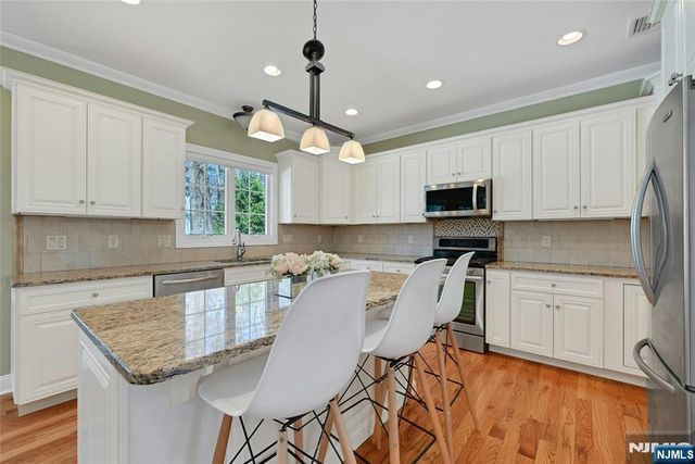 1 Lindy Place, Old Tappan, NJ 07675