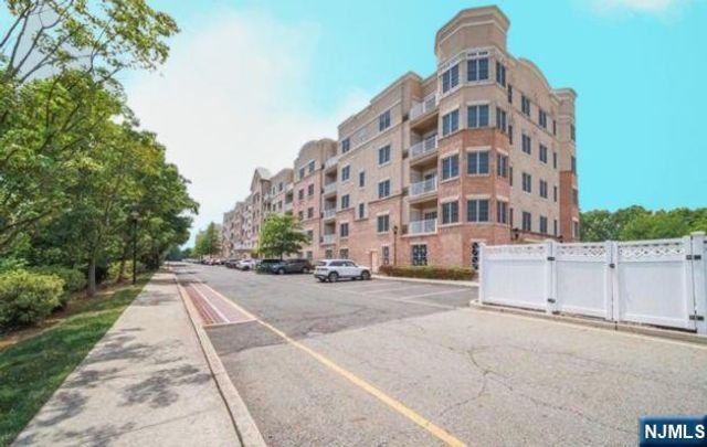 2205 Windsor Park Court 205, Englewood, NJ 07631