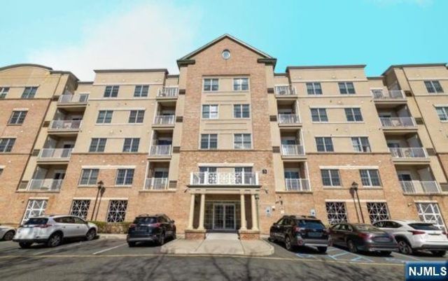2205 Windsor Park Court 205, Englewood, NJ 07631
