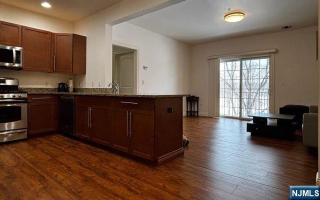 2205 Windsor Park Court 205, Englewood, NJ 07631