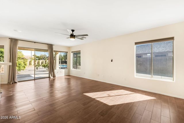 5739 W SELDON Lane, Glendale, AZ 85302