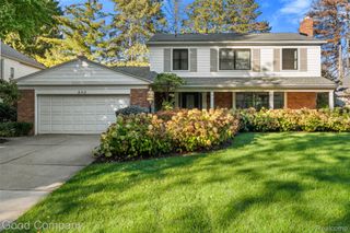 840 S Oxford Road, Grosse Pointe Woods, MI 48236